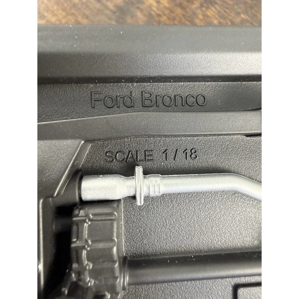 2021 Ford Bronco Badlands Special Edition Diecast 1:18 Model Car **Broken Tire**